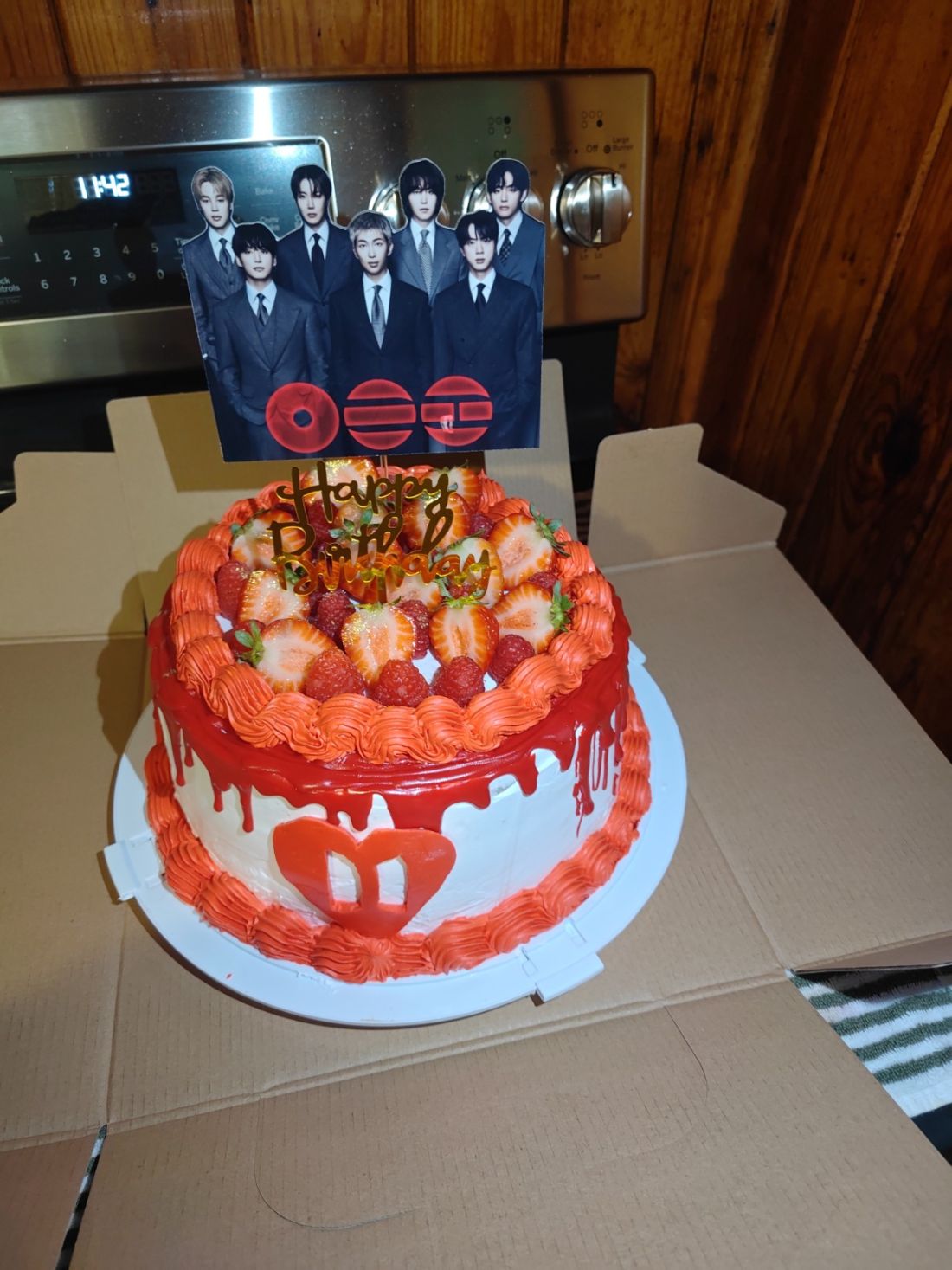 Pastel Beso de Ángel con fresas y frambuesas